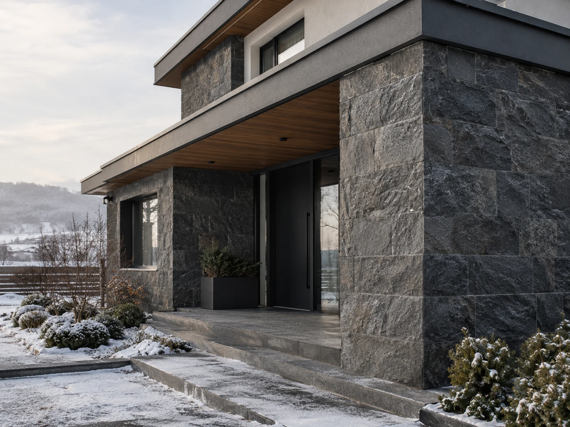 Piatră naturală pentru exterior în România: rezistență la îngheț, montaj și greșeli de evitat